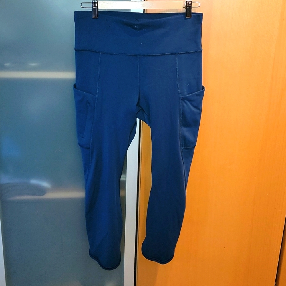 Athleta Up for Anything 7/8 size M